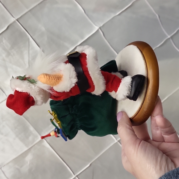 Vintage Annalee Santa Big Green Velvet  Gift Back Red White Standing Up … - Picture 8 of 10